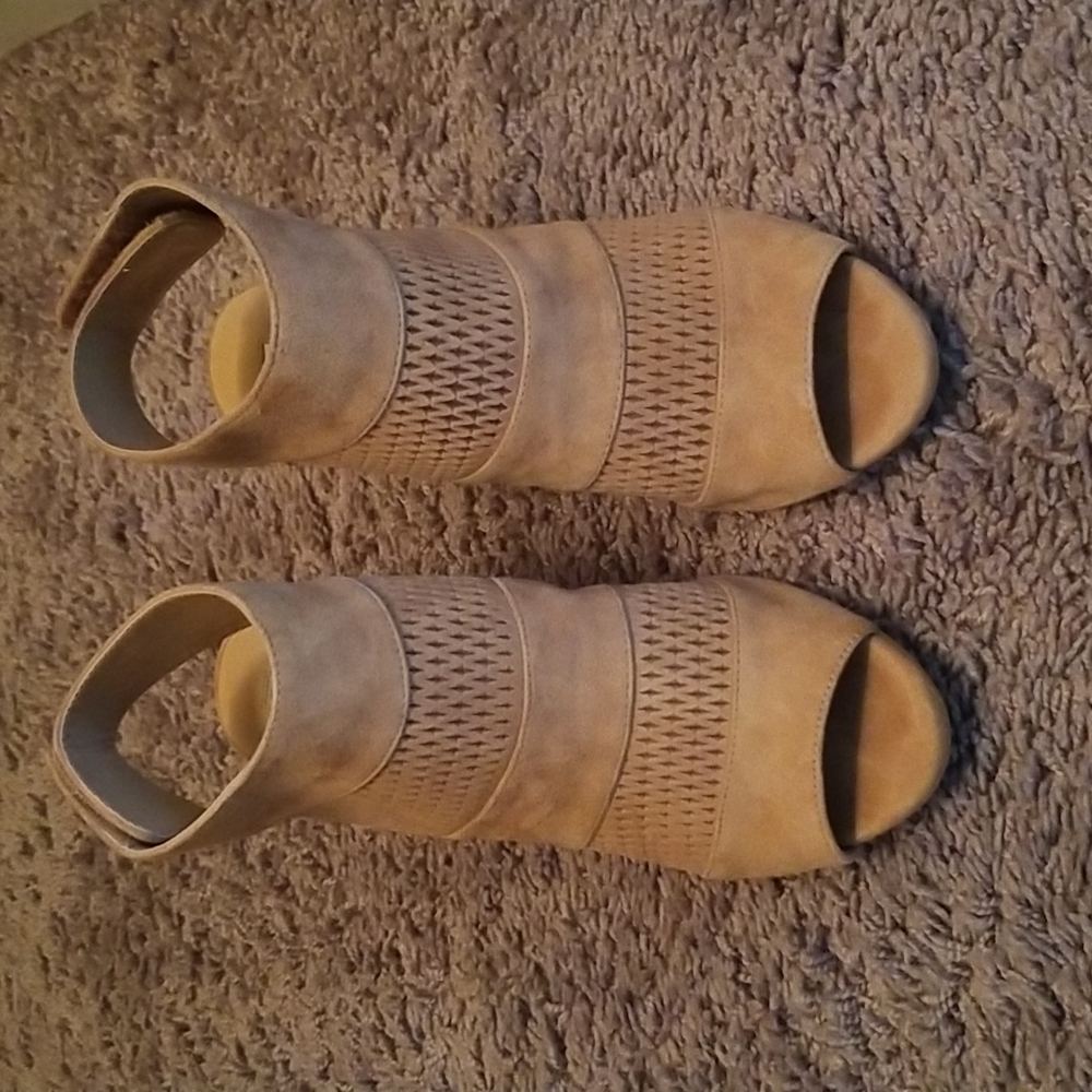 Tan Heels